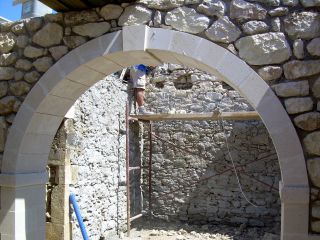 Repair and reinforcement of load-bearing stone masonry (12)